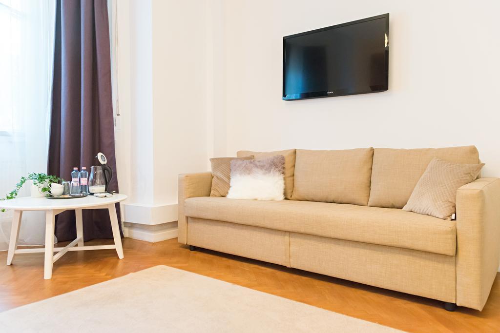Kristen House بوخارست المظهر الخارجي الصورة